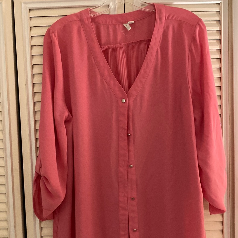 Large pink crêpe button down blouse.